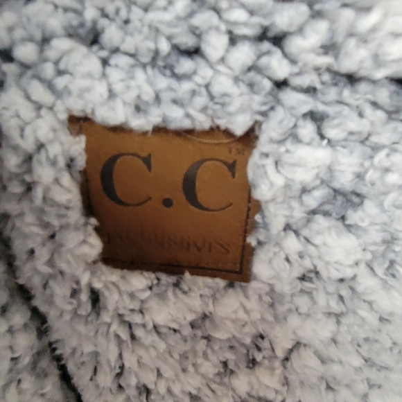 CC EXCLUSIVE REVERSIBLE FUZZY SHERPA VEST SIZE 3X - Picture 3 of 4